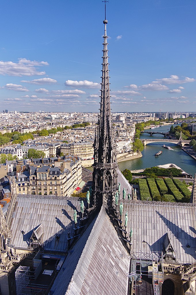 681px-Notre-Dame_de_Paris_spire1.jpg